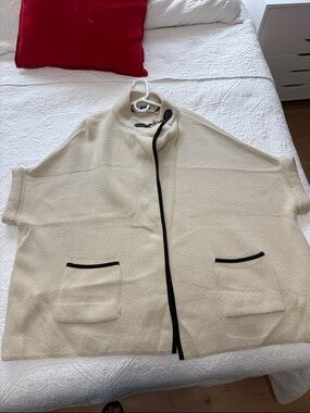 Apt. 9 Cream Knit Short-Sleeve Zip Cape with Black Trim